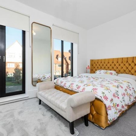ヘンドン Amazing New Built Townhouse With Garden In Londonヴィラ エクステリア 写真