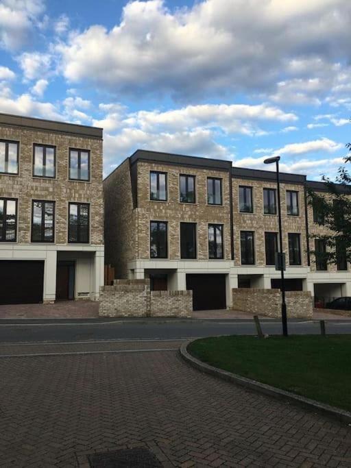 ヘンドン Amazing New Built Townhouse With Garden In Londonヴィラ エクステリア 写真