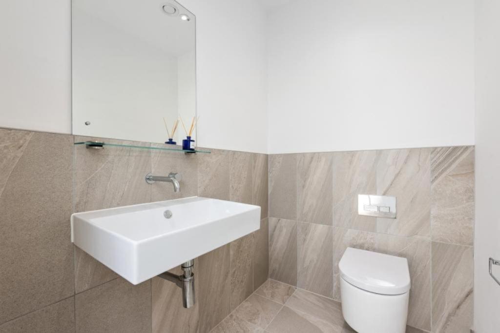 ヘンドン Amazing New Built Townhouse With Garden In Londonヴィラ エクステリア 写真