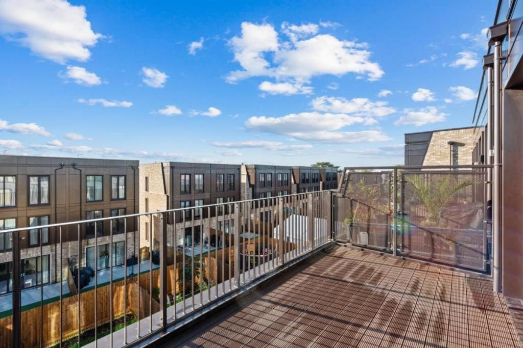 ヘンドン Amazing New Built Townhouse With Garden In Londonヴィラ エクステリア 写真